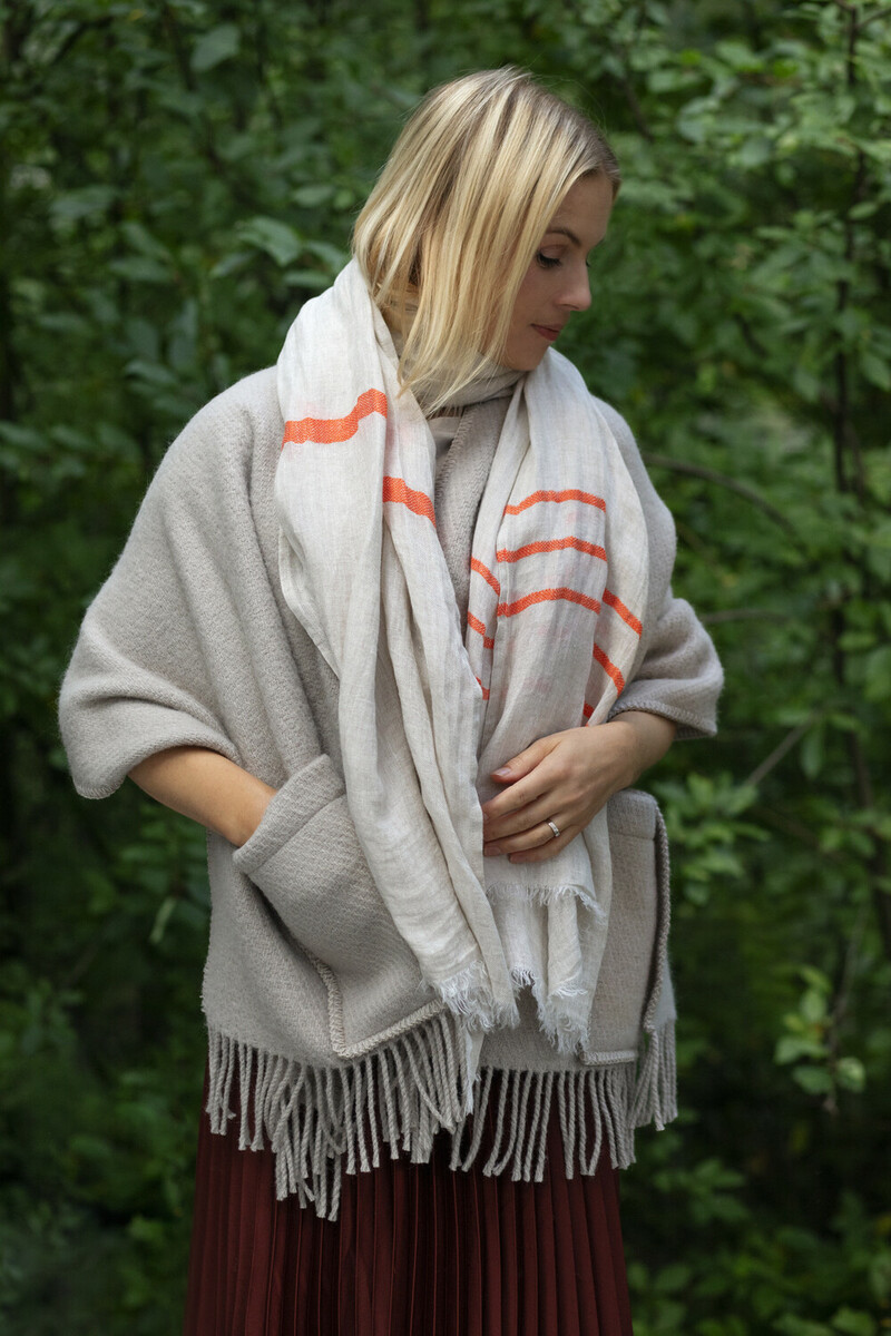 UNI pocket shawl | Lapuan Kankurit